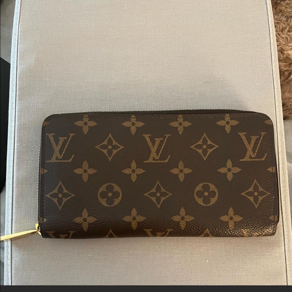 Louis Vuitton Zippy Wallet with Ballerine Pink Interior